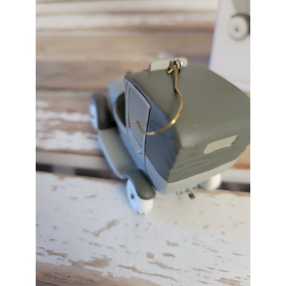 Hallmark traffic troubles Mickey mouse taxi car ornament Xmas holiday tree 2012 - Picture 5 of 9